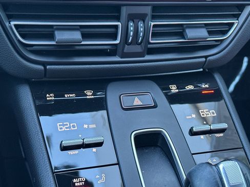 Used 2022 Porsche Macan image 21