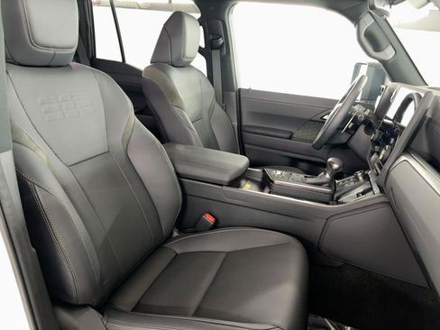 Used 2025 Lexus GX 550 image 31