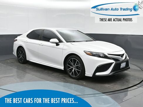 Used 2023 Toyota Camry SE FWD image 1