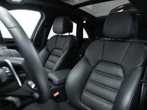 Certified 2026 Porsche Macan AWD/4WD image 5