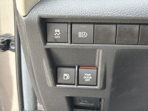 Certified 2024 Toyota Sienna XLE FWD image 24