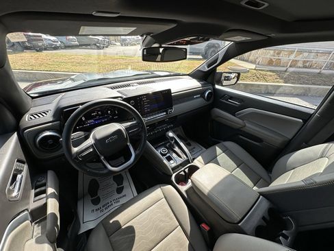 Used 2025 Chevrolet Colorado ZR2 w/ Technology Package image 11