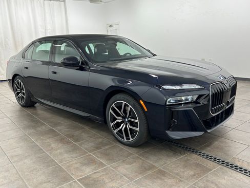 Used 2025 BMW 760i xDrive w/ Executive Package AWD/4WD image 6