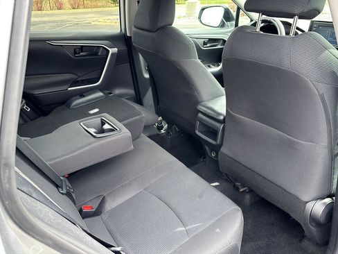 Used 2021 Toyota RAV4 LE image 15
