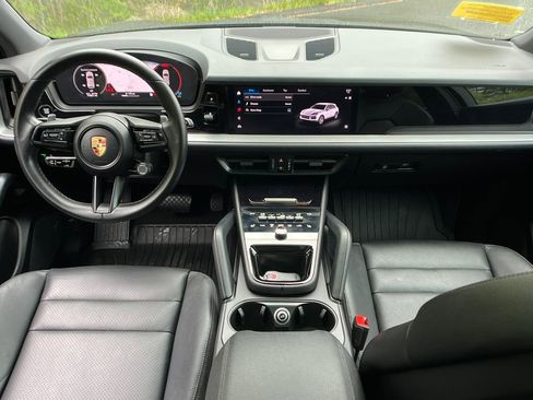 Used 2024 Porsche Cayenne AWD/4WD image 13