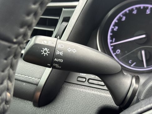 Used 2021 Toyota Camry SE w/ Convenience Package image 16