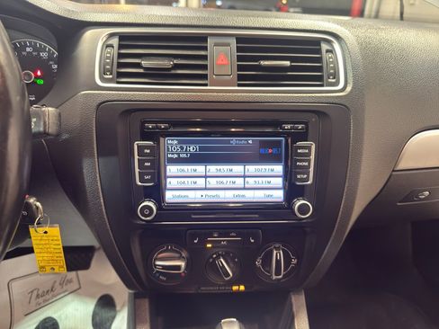 Used 2013 Volkswagen Jetta SE image 18