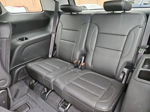 Used 2023 GMC Acadia SLT FWD image 15