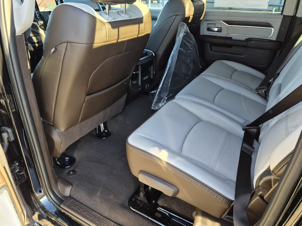New 2026 RAM 2500 Laramie AWD/4WD image 14