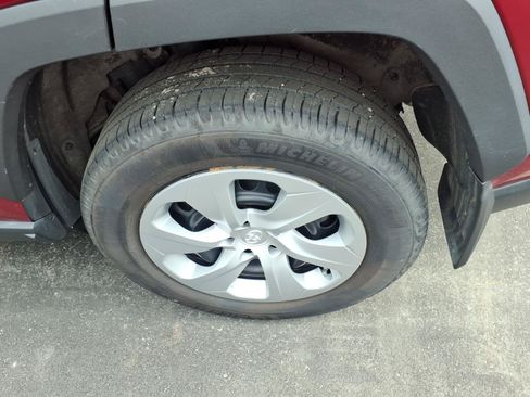 Used 2023 Toyota RAV4 LE AWD/4WD image 6