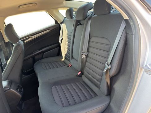 Used 2019 Ford Fusion SE FWD image 7