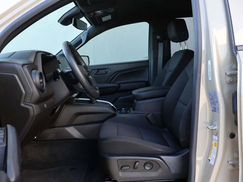 Used 2023 Chevrolet Colorado Trail Boss image 8