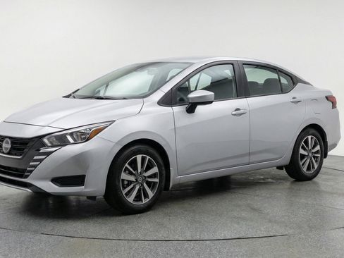 Used 2025 Nissan Versa SV FWD image 2