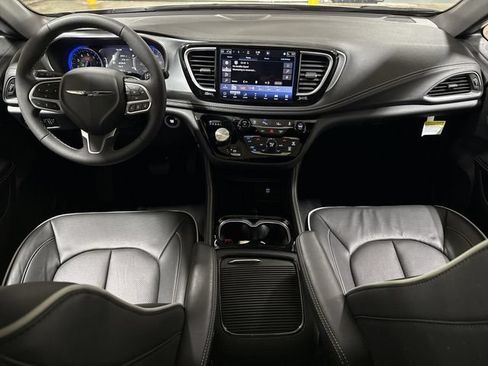 New 2026 Chrysler Pacifica Limited FWD image 10