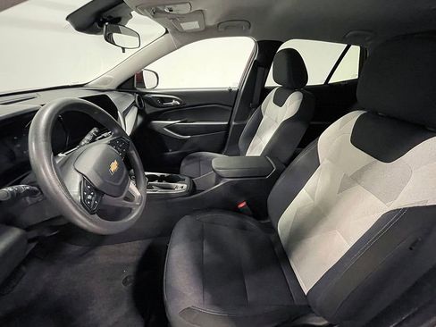 Used 2024 Chevrolet Trax LS w/ LS Convenience Package image 3