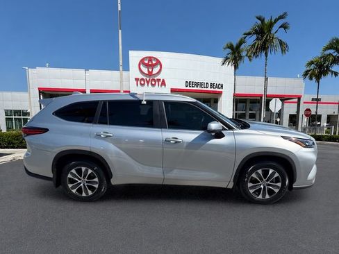 Used 2023 Toyota Highlander XLE FWD image 8