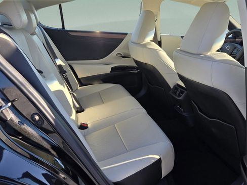 Certified 2025 Lexus ES 350 w/ Premium Package image 12