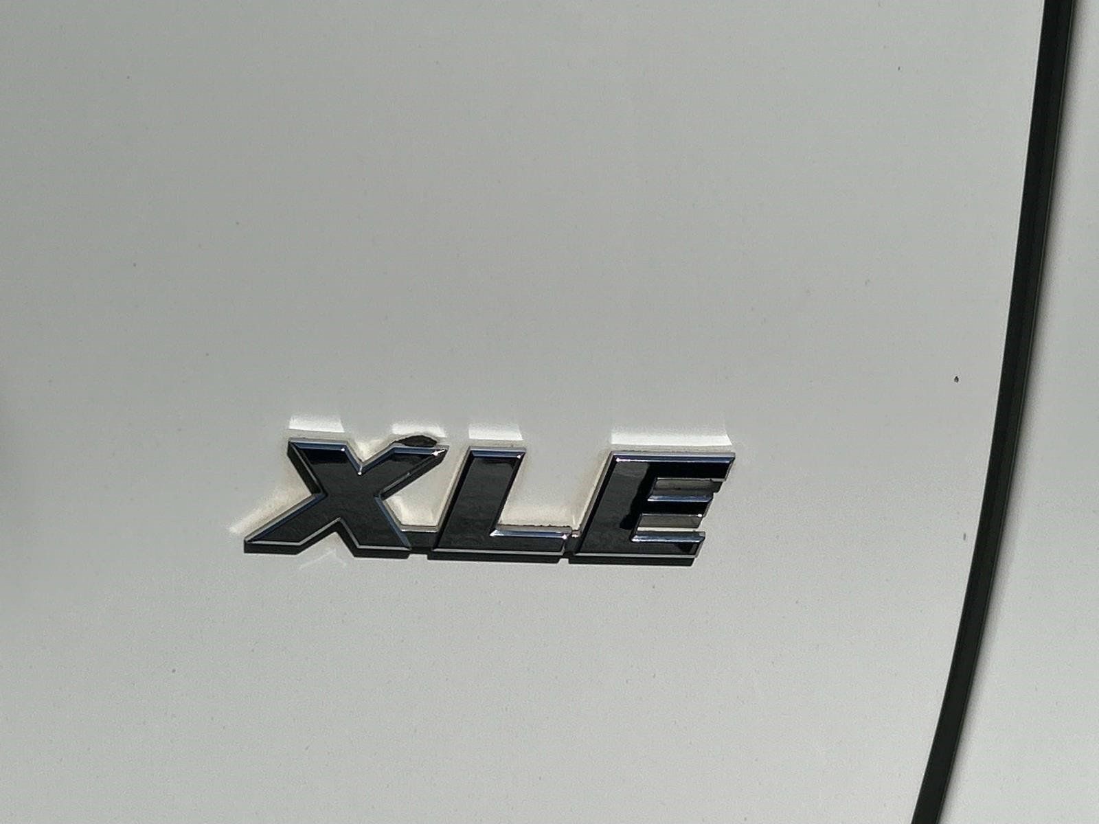 Used 2020 Toyota RAV4 XLE FWD image 8