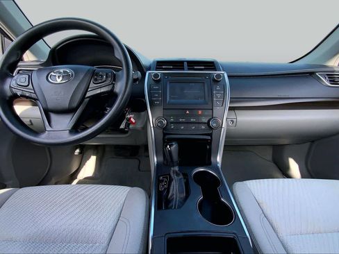 Used 2016 Toyota Camry LE FWD image 15