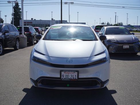 Used 2024 Toyota Prius XLE AWD/4WD image 7