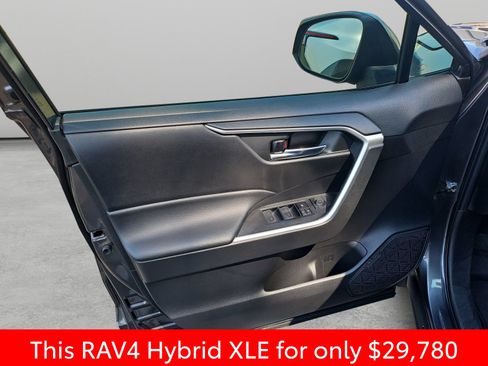 Used 2022 Toyota RAV4 XLE AWD/4WD image 34