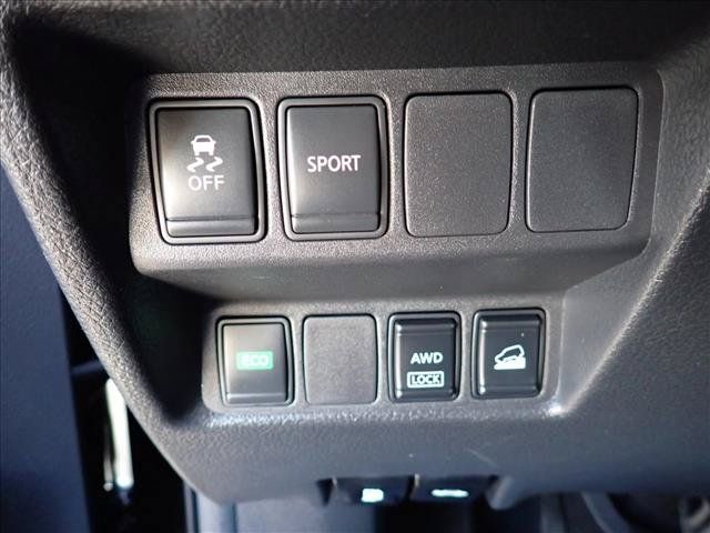 Used 2015 Nissan Rogue SV AWD/4WD image 14