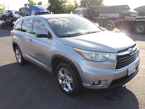 Used 2014 Toyota Highlander Limited FWD image 3
