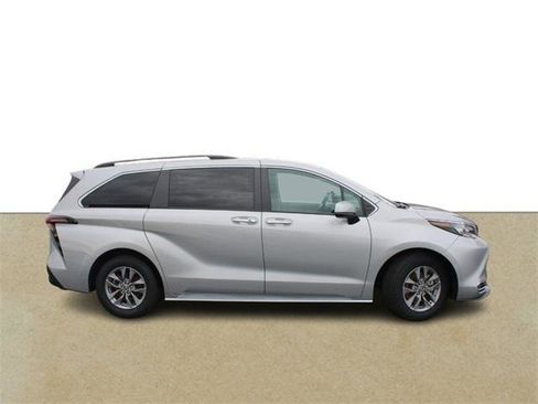 Certified 2024 Toyota Sienna XLE image 2