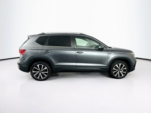 Used 2023 Volkswagen Taos SE w/ Panoramic Sunroof Package FWD image 10
