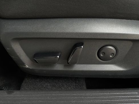 Used 2025 Nissan Rogue SV FWD image 11