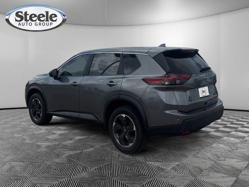 Used 2025 Nissan Rogue SV image 3