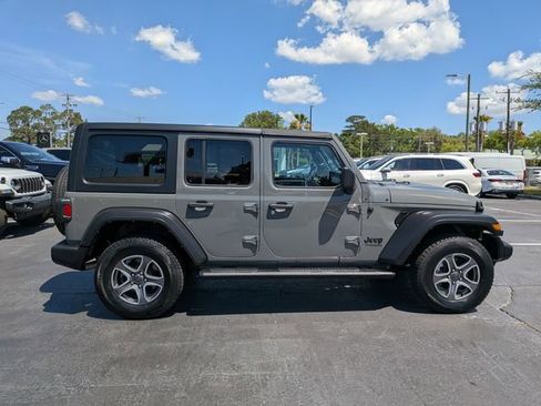 Used 2022 Jeep Wrangler Unlimited Sport AWD/4WD image 4