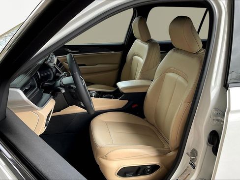 Used 2023 Jeep Grand Cherokee L Limited image 20