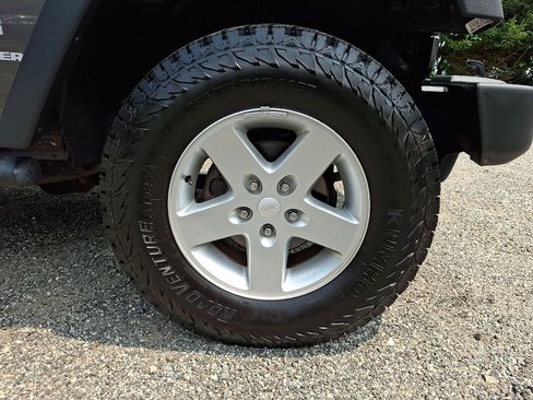 Used 2016 Jeep Wrangler Sport w/ Quick Order Package 23S AWD/4WD image 8