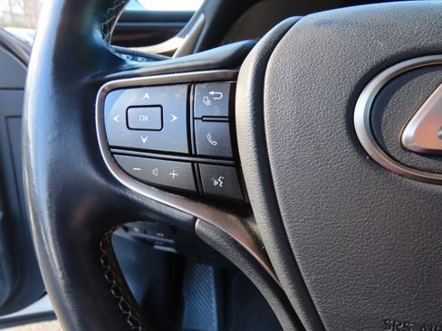 Used 2019 Lexus ES 350 w/ Premium Package image 32