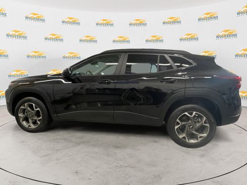 Used 2024 Chevrolet Trax LT w/ Driver Confidence Package image 2