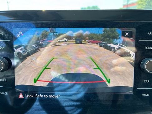 Used 2025 Volkswagen Jetta SE FWD image 29