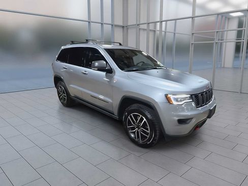 Used 2021 Jeep Grand Cherokee Trailhawk w/ Trailhawk Luxury Group AWD/4WD image 2
