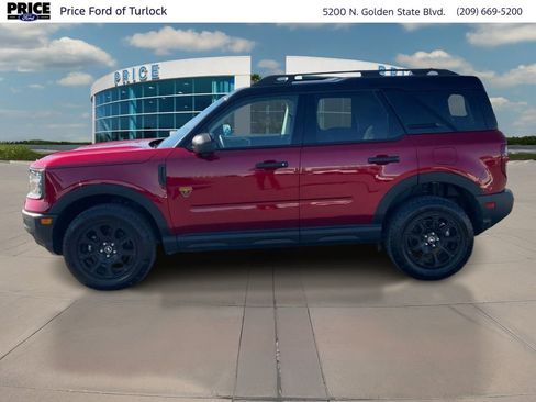 Used 2025 Ford Bronco Sport Badlands image 8