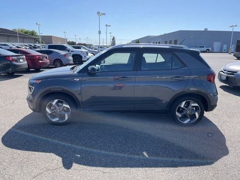 Used 2024 Hyundai Venue Limited FWD image 8