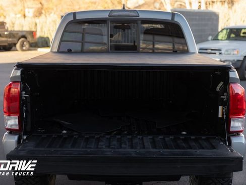 Used 2016 Toyota Tacoma SR5 w/ Towing Package image 14