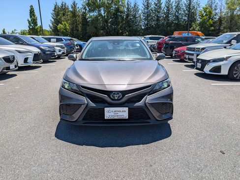 Used 2022 Toyota Camry SE FWD image 8
