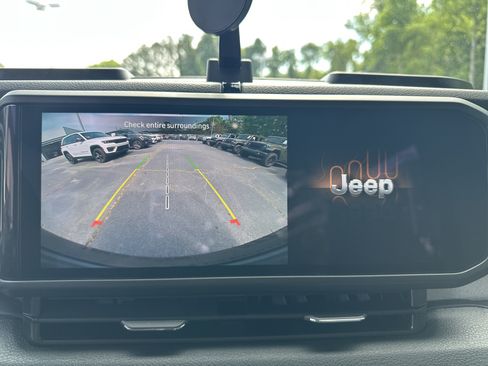 Used 2025 Jeep Wrangler Sport AWD/4WD image 29