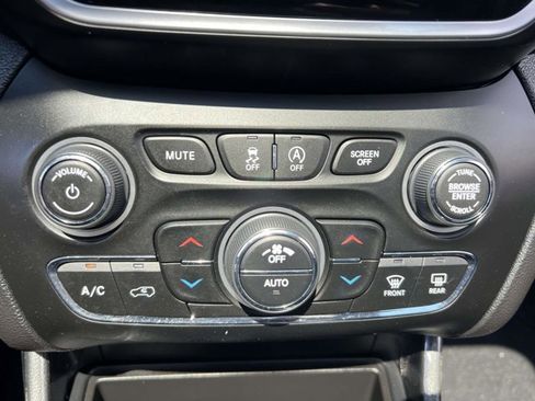 Certified 2021 Jeep Cherokee Limited image 27