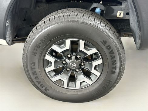 Used 2021 Toyota Tacoma TRD Off-Road w/ Technology Package AWD/4WD image 11