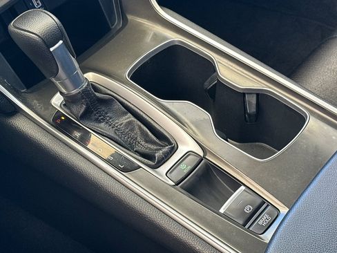 Used 2018 Honda Accord EX image 20