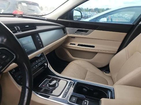 Used 2017 Jaguar XF Prestige image 7