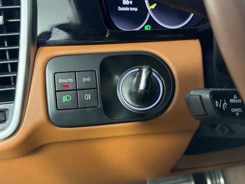 Certified 2022 Porsche Cayenne Turbo S AWD/4WD image 26