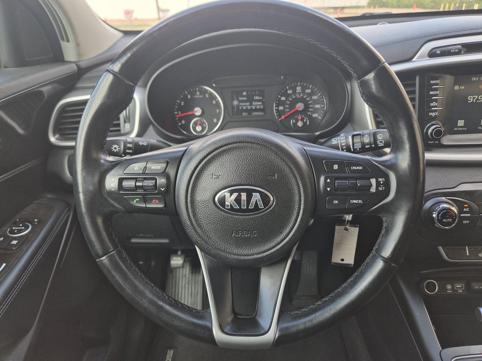 Used 2017 Kia Sorento AWD w/ LX Convenience Package image 9