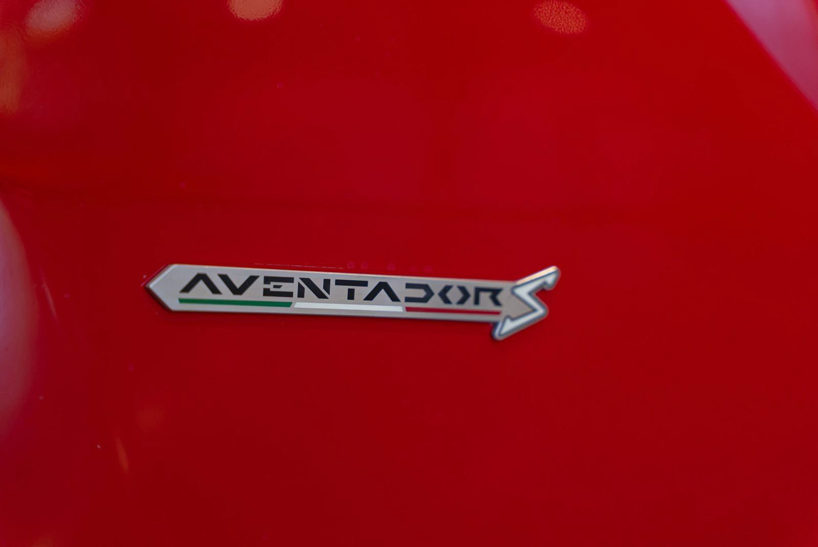 Used 2018 Lamborghini Aventador S AWD/4WD image 13
